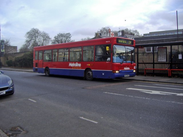 274 bus outside London Zoo, Prince Albert Road