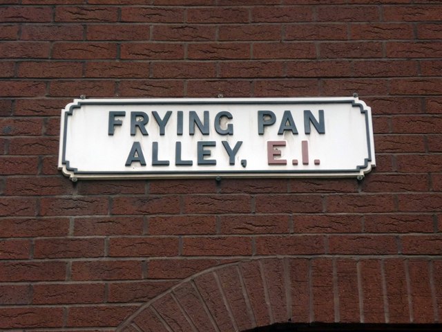 Frying Pan Alley, London E1 © Jim Osley cc-by-sa/2.0 :: Geograph