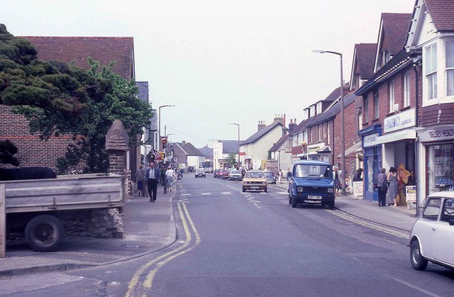 Selsey High Street in 1987 © Barry Shimmon :: Geograph Britain and Ireland