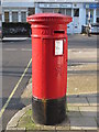 Victorian postbox, Queen