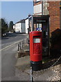 Ringwood: postbox № BH24 16, Hightown Road