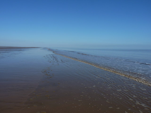 Calm conditions on Mablethorpe beach © Richard Law cc-by-sa/2.0 ...