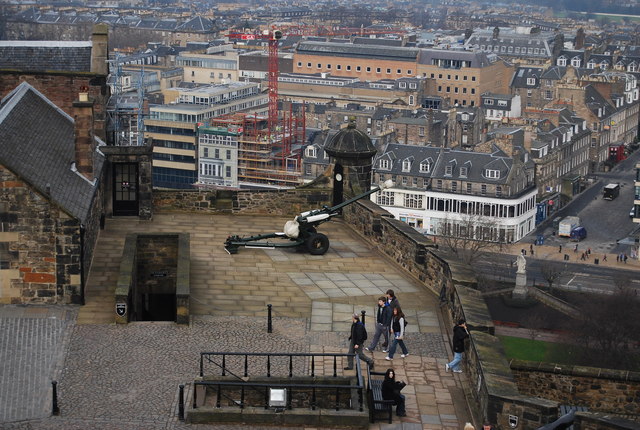 Edinburgh Castle The One O Clock Gun C N Chadwick Cc By Sa 2 0 Geograph Britain And Ireland