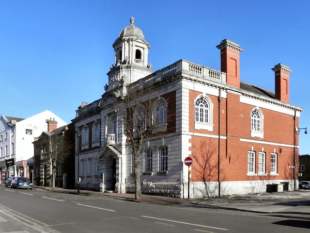 Mold Town Hall (Flintshire County Hall) © David Dixon :: Geograph ...