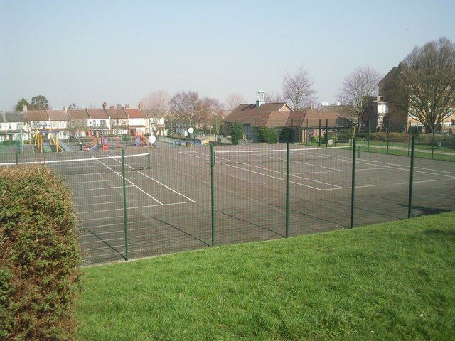 Tennis courts in Bostall Gardens © Marathon cc by sa/2 0 :: Geograph