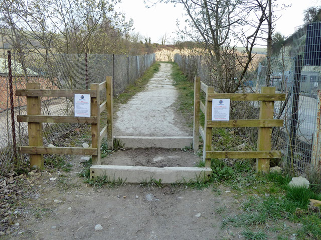 Barrier On Bridleway 2753 C Robin Webster Cc By Sa 2 0 Geograph