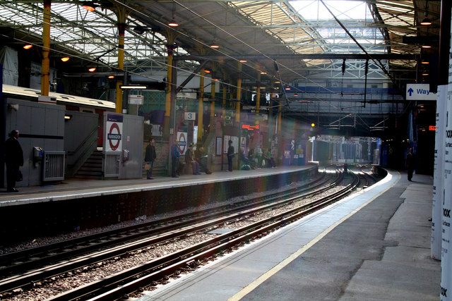 Farringdon Station © Dr Neil Clifton cc-by-sa/2.0 :: Geograph Britain ...