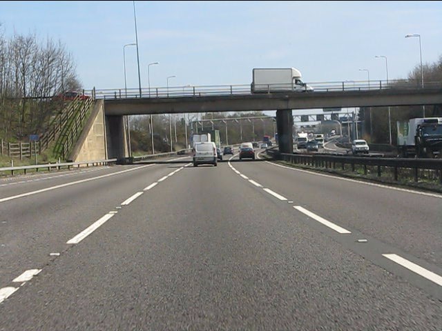 M42 Motorway - junction 5 overbridge © Peter Whatley cc-by-sa/2.0 ...