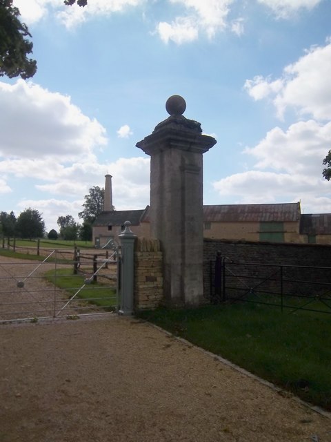 Sarsden Estate [3] © Michael Dibb cc-by-sa/2.0 :: Geograph Britain and ...