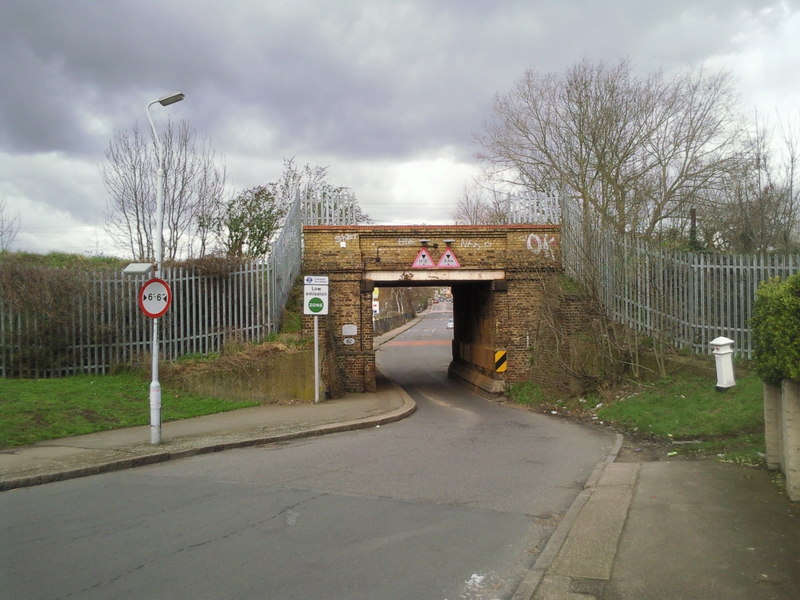 Coal Tax post and narrow bridge, Maiden... © Marathon ccbysa/2.0