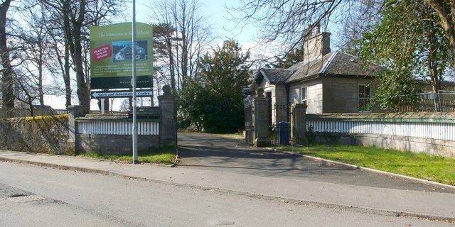 Former lodge of Helenslee House