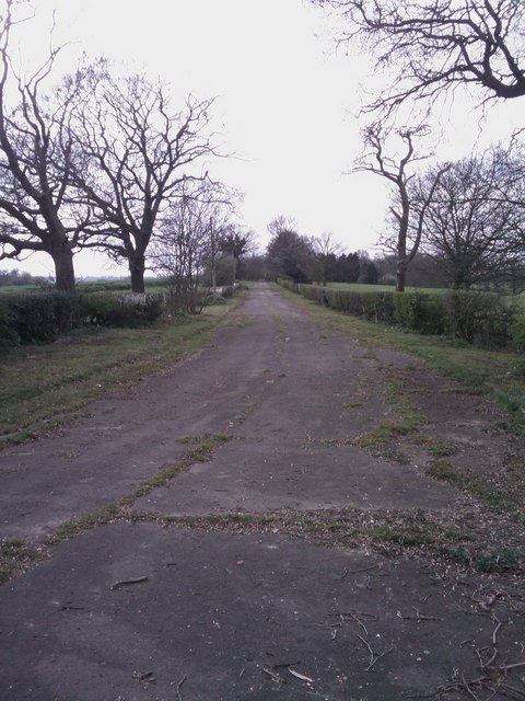 Disused road off/parallel to  A1005