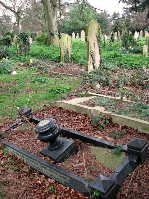 Earlham Road Cemetery © Evelyn Simak Geograph Britain And Ireland