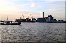 TQ4279 : The River Thames at Woolwich Reach by Steve Daniels
