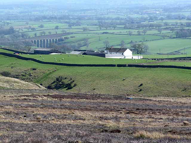 East House Farm © Oliver Dixon cc-by-sa/2.0 :: Geograph Britain and Ireland