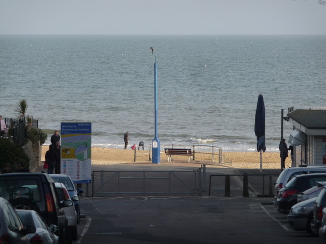 bournemouth-the-bottom-of-durley-chine-chris-downer-geograph