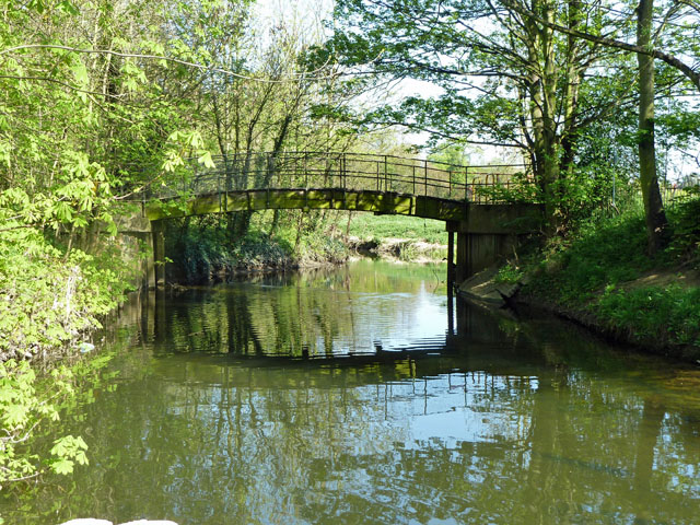 Footbridge over River Roding © Robin Webster cc-by-sa/2.0 :: Geograph ...