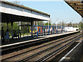 Earlsfield Station: island platform