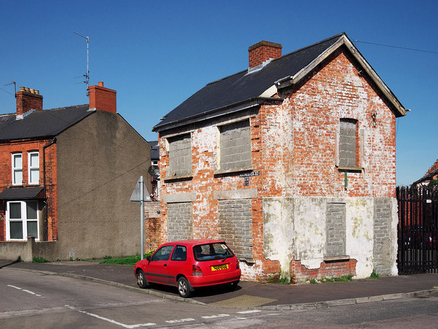 Derelict house, Belfast © Rossographer :: Geograph Ireland