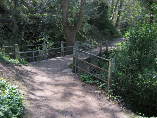 Footbridge carrying riverside footpath over unnamed watercourse in Durham City