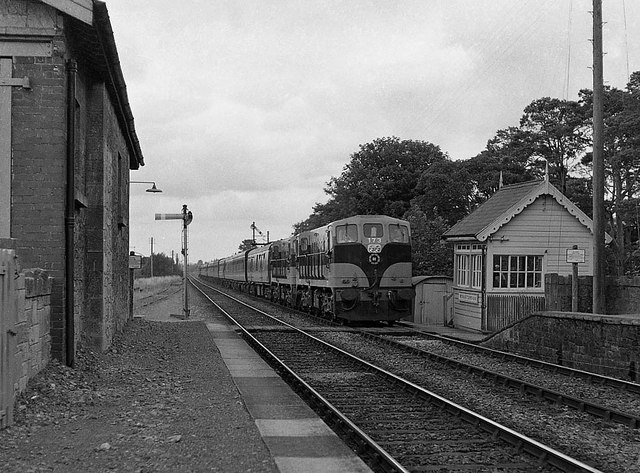 Train at Monasterevin old station © The Carlisle Kid cc-by-sa/2.0 ...