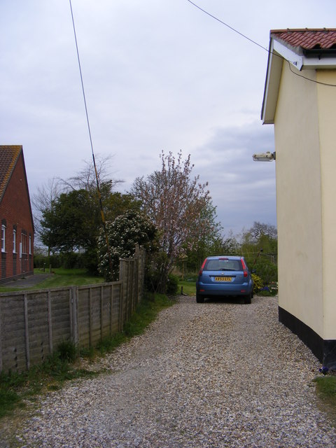 Footpath to Low Road