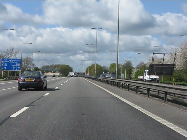 M40 Motorway approaching junction 4 © Peter Whatley cc-by-sa/2.0 ...