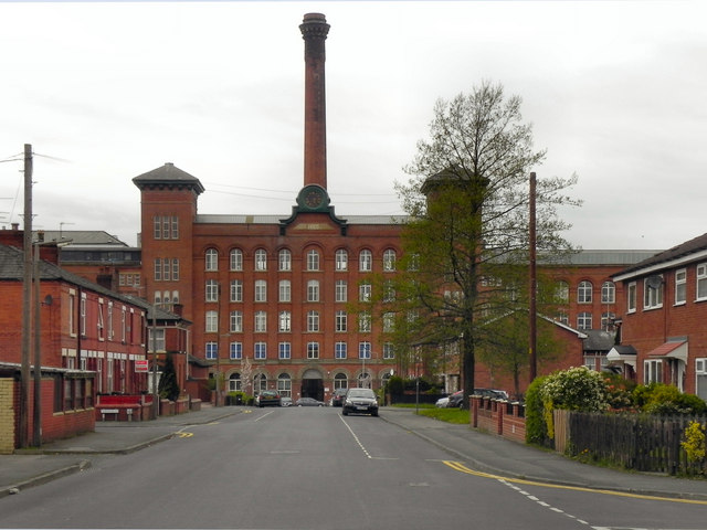 Houldsworth Mill © David Dixon cc-by-sa/2.0 :: Geograph Britain and Ireland