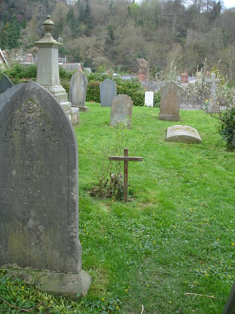 The Robber's Grave, St Nicholas... © Penny Mayes :: Geograph Britain ...