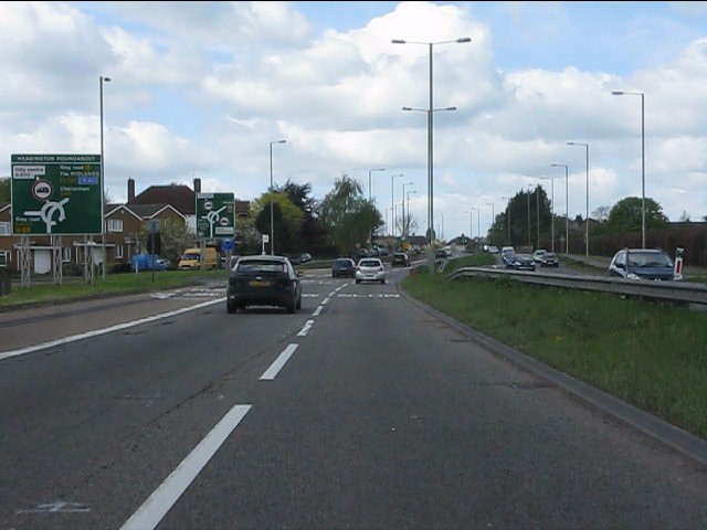 A40 approaching Headington roundabout © Peter Whatley cc-by-sa/2.0 ...