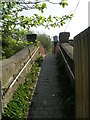 Footbridge over railway line - Dalcross Grove