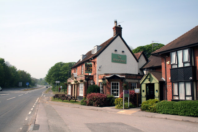 North Waltham: The 'Wheatsheaf' © Dr Neil Clifton cc-by-sa/2.0 ...