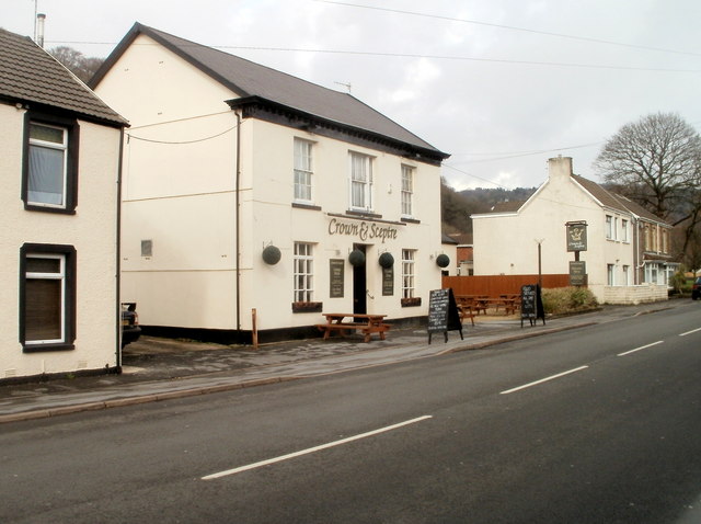 Crown & Sceptre, Cadoxton © Jaggery Cc-by-sa 2.0 :: Geograph Britain 