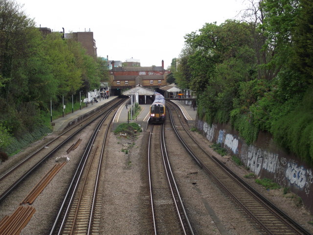 Putney Station © Anthony Vosper :: Geograph Britain and Ireland