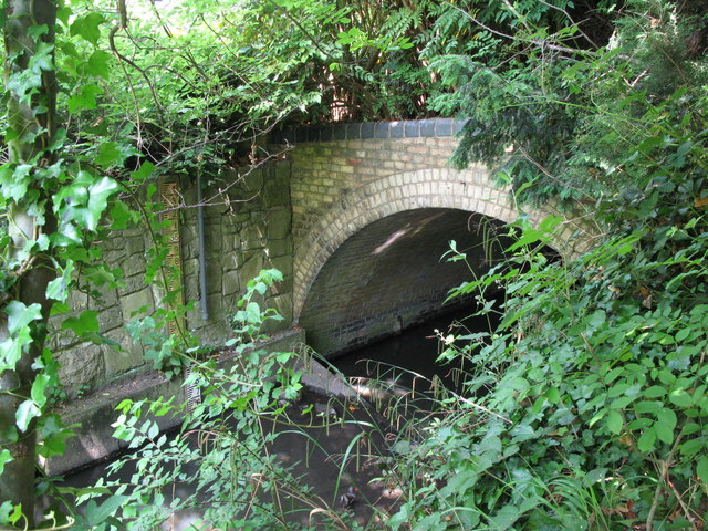 The Beck entering a culvert under Kelsey... © Mike Quinn cc-by-sa/2.0 ...