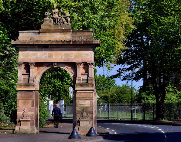 Fortwilliam gates, Belfast (1)