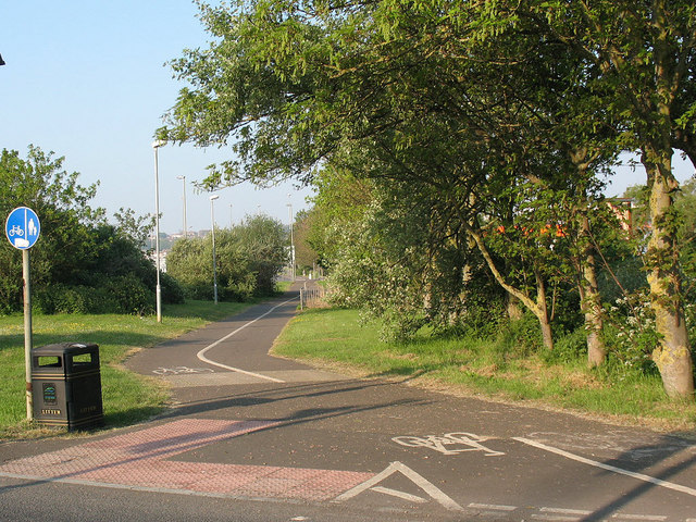 Cycle track alongside the A259