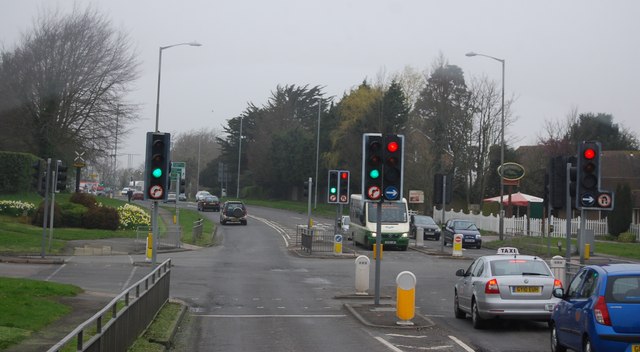 Traffic lights, Eastbourne Rd © N Chadwick cc-by-sa/2.0 :: Geograph ...