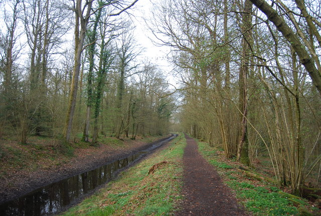 Wey South Path, Wey and Arun Canal © N Chadwick :: Geograph Britain and ...