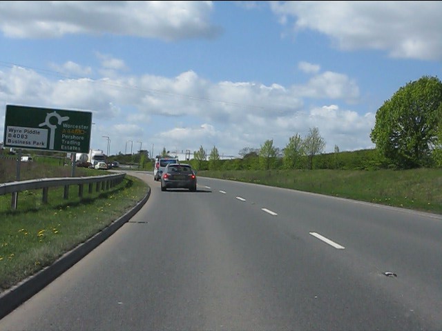 A44 approaching the roundabout  near Pinvin by Peter Whatley