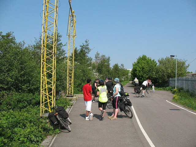 Cycle route past Gatwick Airport