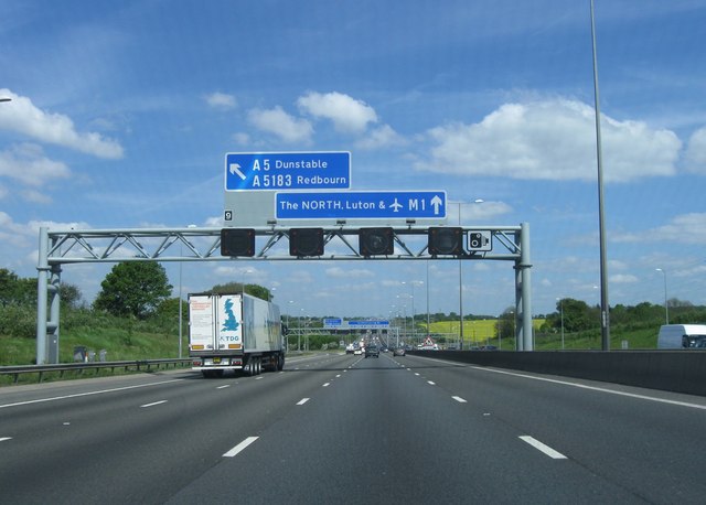 M1 junction 9 © Alex McGregor :: Geograph Britain and Ireland