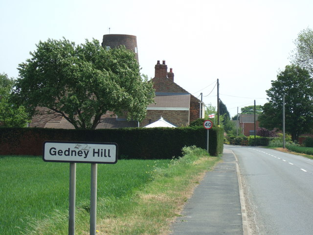 Entering Gedney Hill from the east