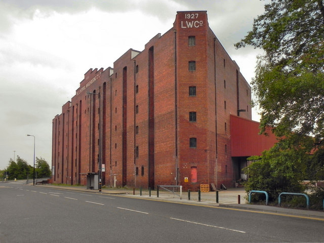 Warehouse, Trafford Park Road © David Dixon cc-by-sa/2.0 :: Geograph ...