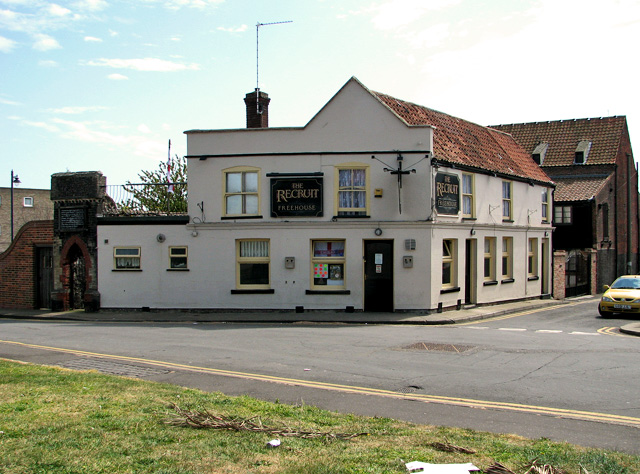 The Recruit public house in Alma Road,... © Evelyn Simak cc-by-sa/2.0 ...