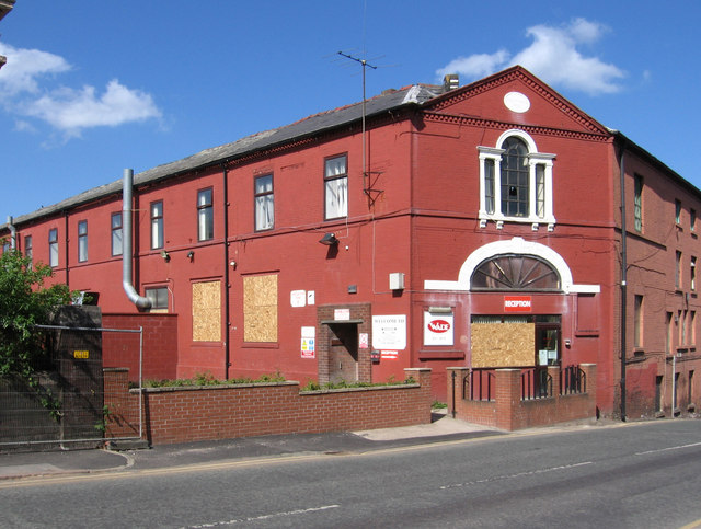 Burslem - Wade Heath Pottery Works © Dave Bevis cc-by-sa/2.0 ...