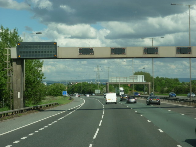 M60 clockwise approaching junction 16 © Ian S :: Geograph Britain and ...