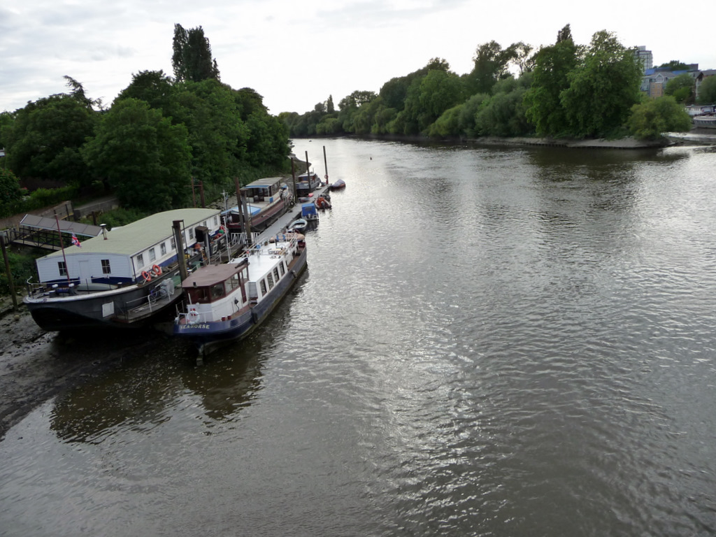 river-thames-from-kew-bridge-christine-matthews-geograph-britain