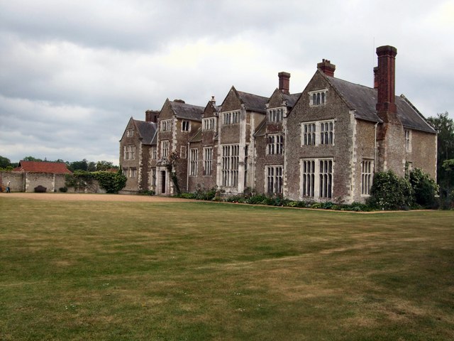 Loseley House © Paul Gillett :: Geograph Britain and Ireland