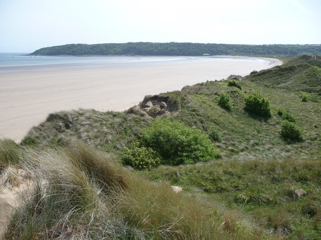 Oxwich Bay From The Dunes © Jeremy Bolwell Cc-by-sa 2.0 :: Geograph 